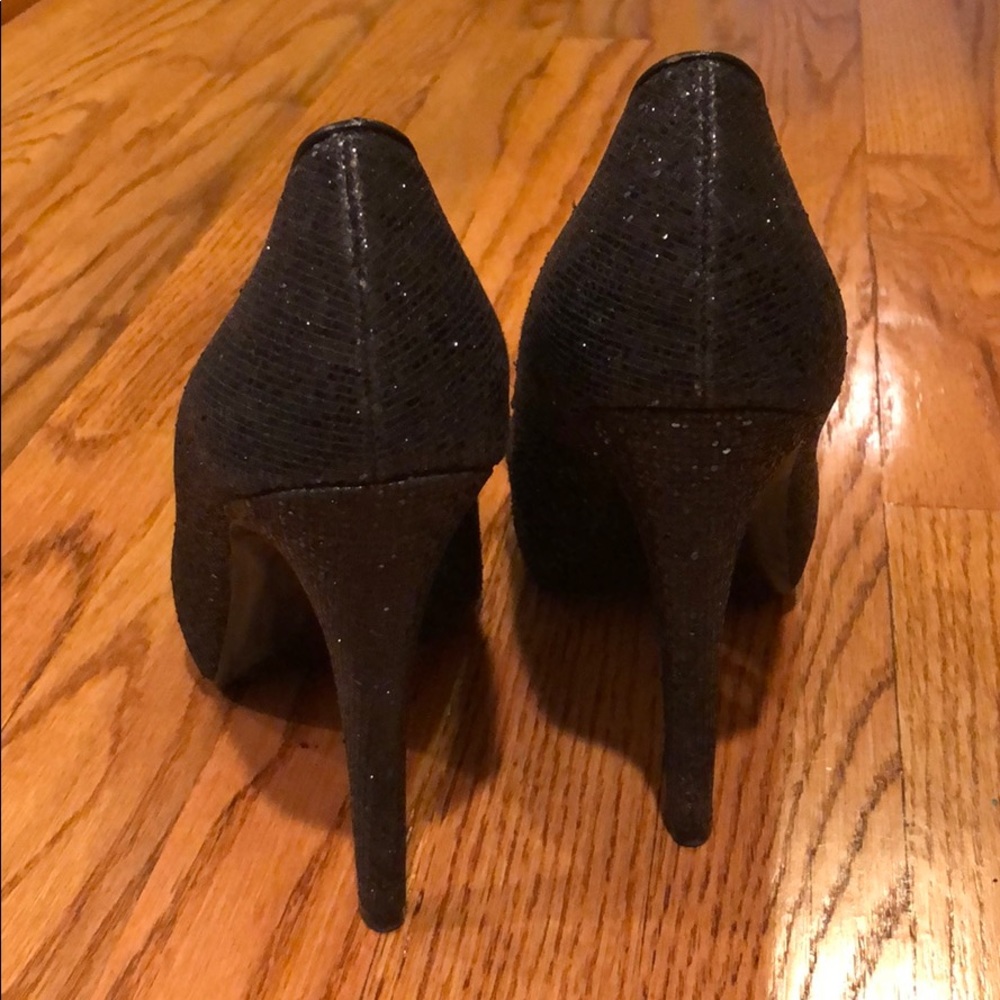 Heels - Picture 2 of 3